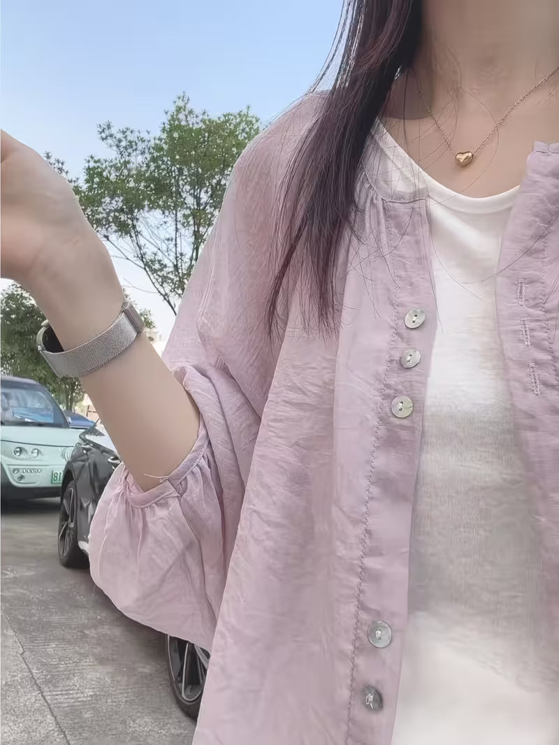 The New Dopamine Commuter Wears a Chiffon Shirt, a Loose Shirt, and a Cardigan Outside.